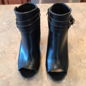 Women’s 8.5 open toe high heel bootie.